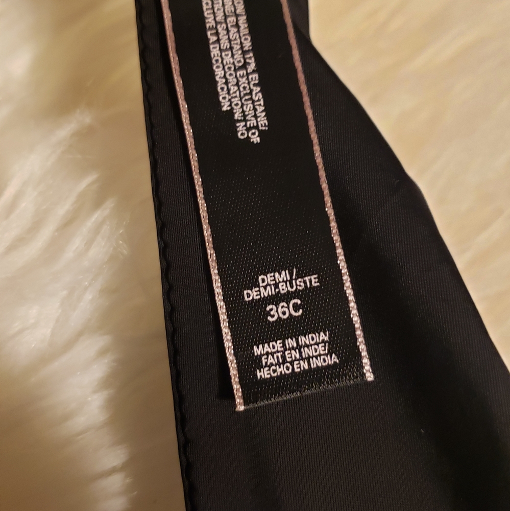 Victoria's Secret Demi Bra - Picture 6 of 7